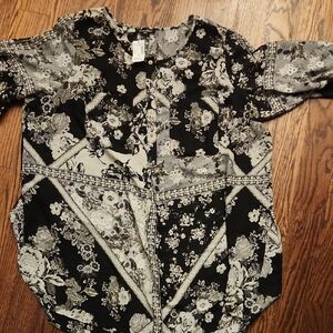 Dressbarn Black and Gray Floral Blouse